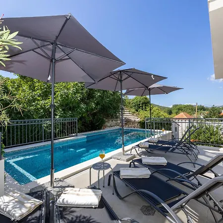 בית נופש Lovely In Ostrvica