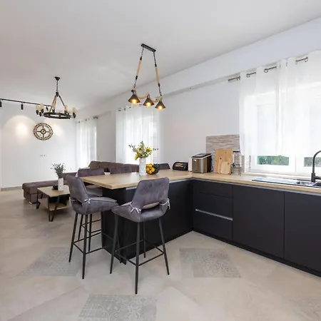 Lovely In * Ostrvica