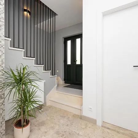 בית נופש Lovely In *